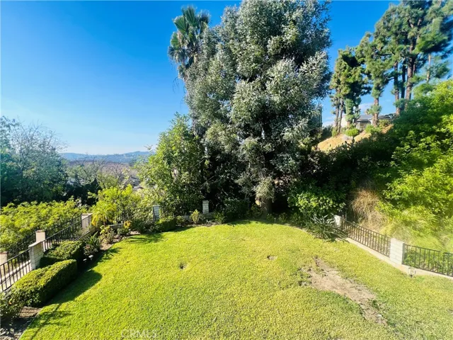 Beautiful backyard, sprinkler in the back & side.