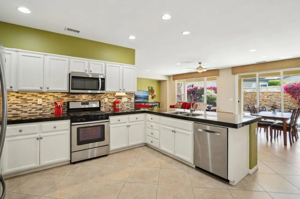 60519 Lace Leaf Court, La Quinta, California 92253 home-pic-10