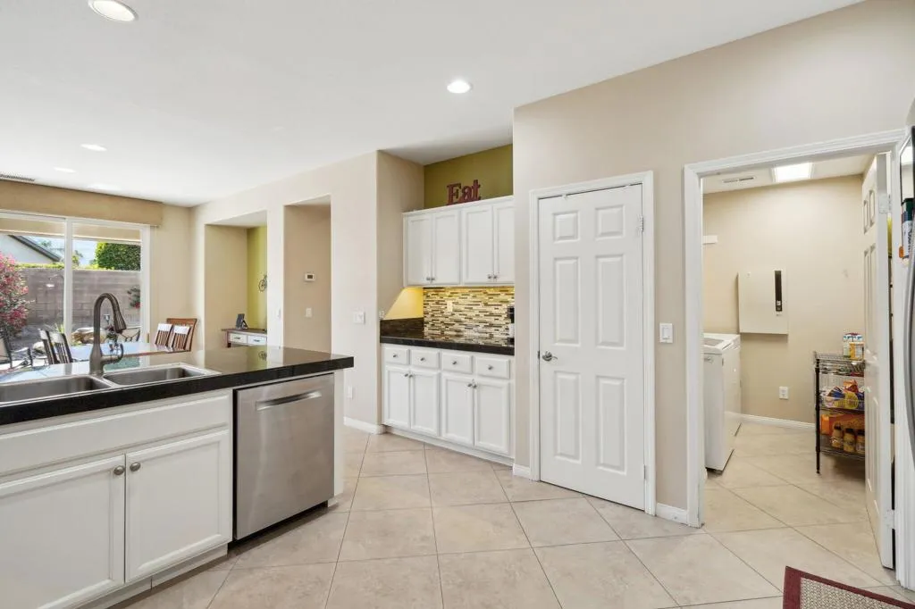 60519 Lace Leaf Court, La Quinta, California 92253 home-pic-12