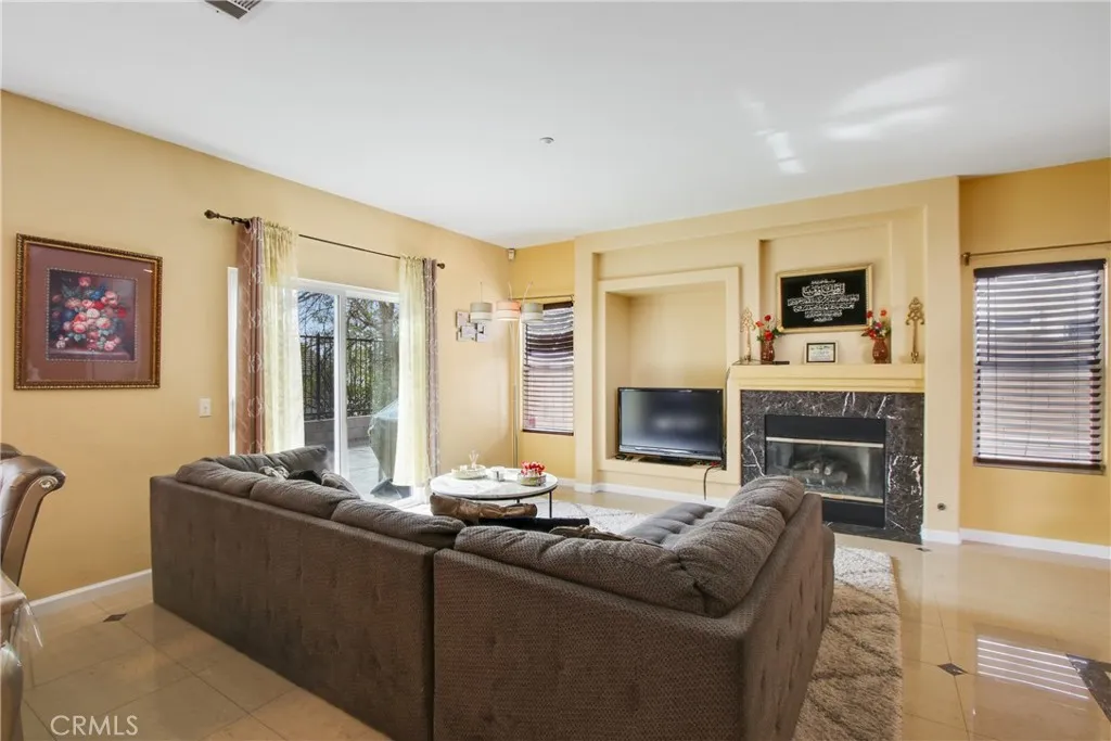 14573 Calgary, Fontana, California 92336 home-pic-9