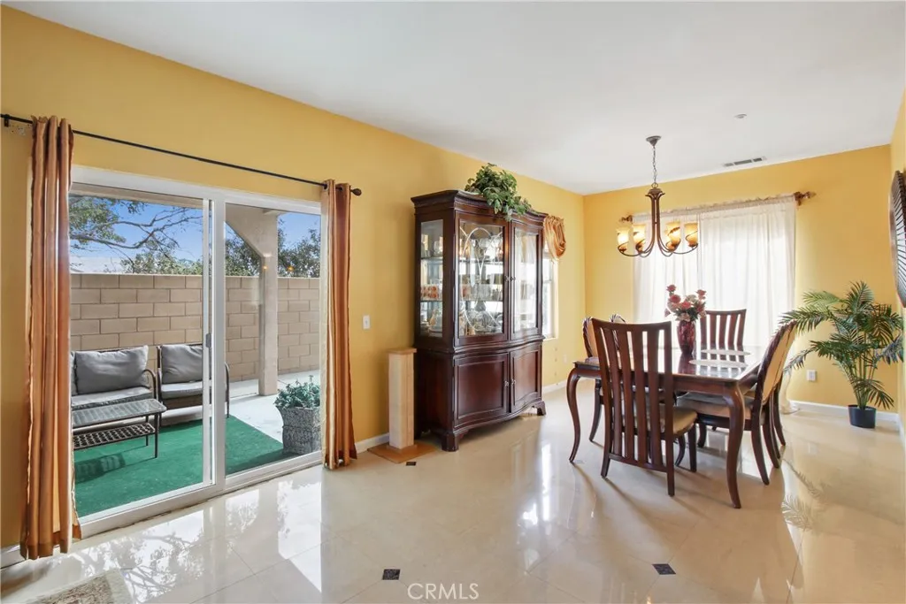 14573 Calgary, Fontana, California 92336 home-pic-4