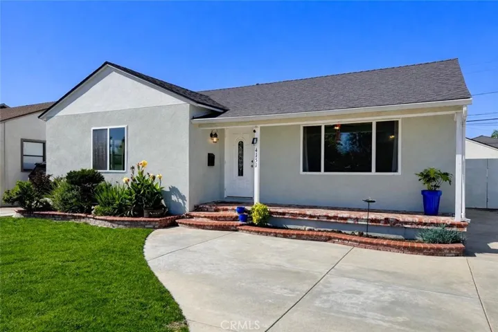 4151 Los Coyotes Diagonal, Lakewood, California 90713
