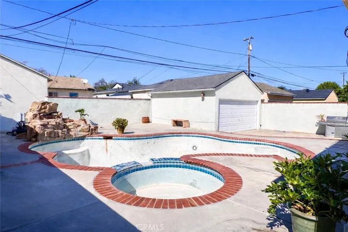 4151 Los Coyotes Diagonal, Lakewood, California 90713