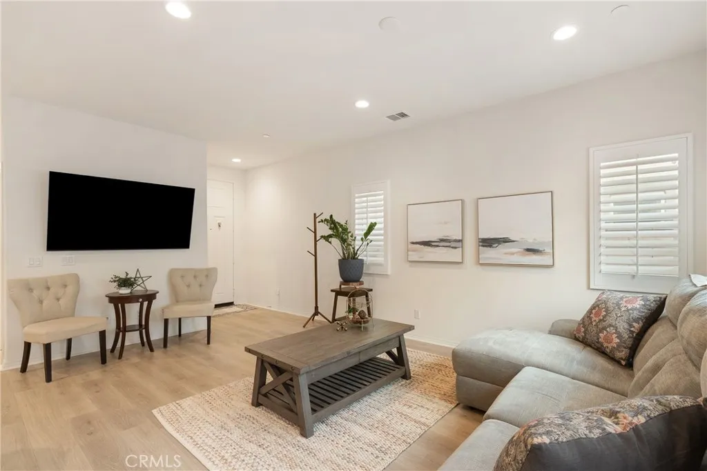 7194 Crescrendo Lane, Fontana, California 92336 home-pic-5