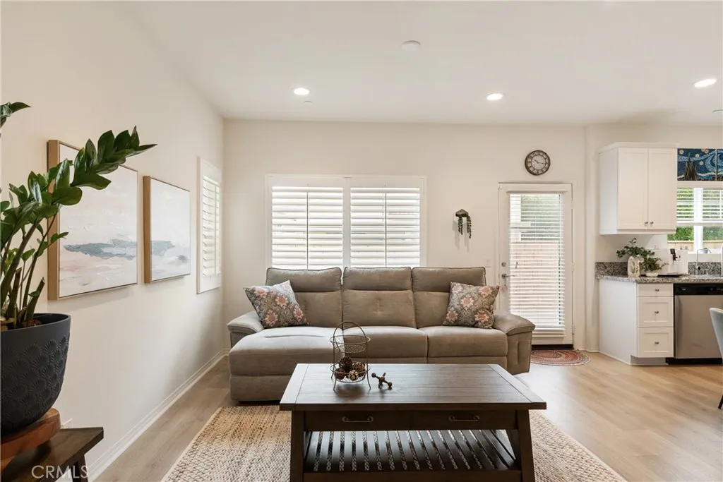 7194 Crescrendo Lane, Fontana, California 92336 home-pic-4