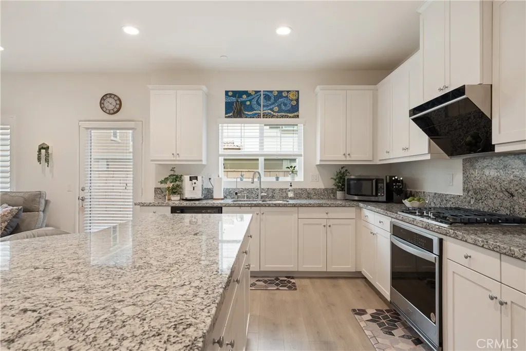 7194 Crescrendo Lane, Fontana, California 92336 home-pic-10