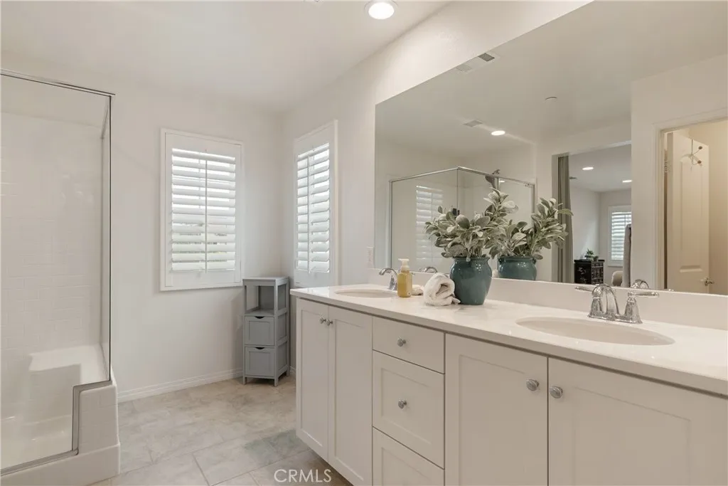 7194 Crescrendo Lane, Fontana, California 92336 home-pic-19