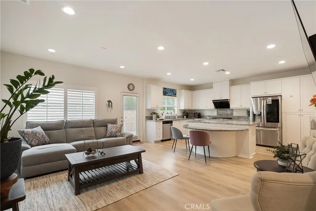 7194 Crescrendo Lane, Fontana, California 92336 home-pic-3