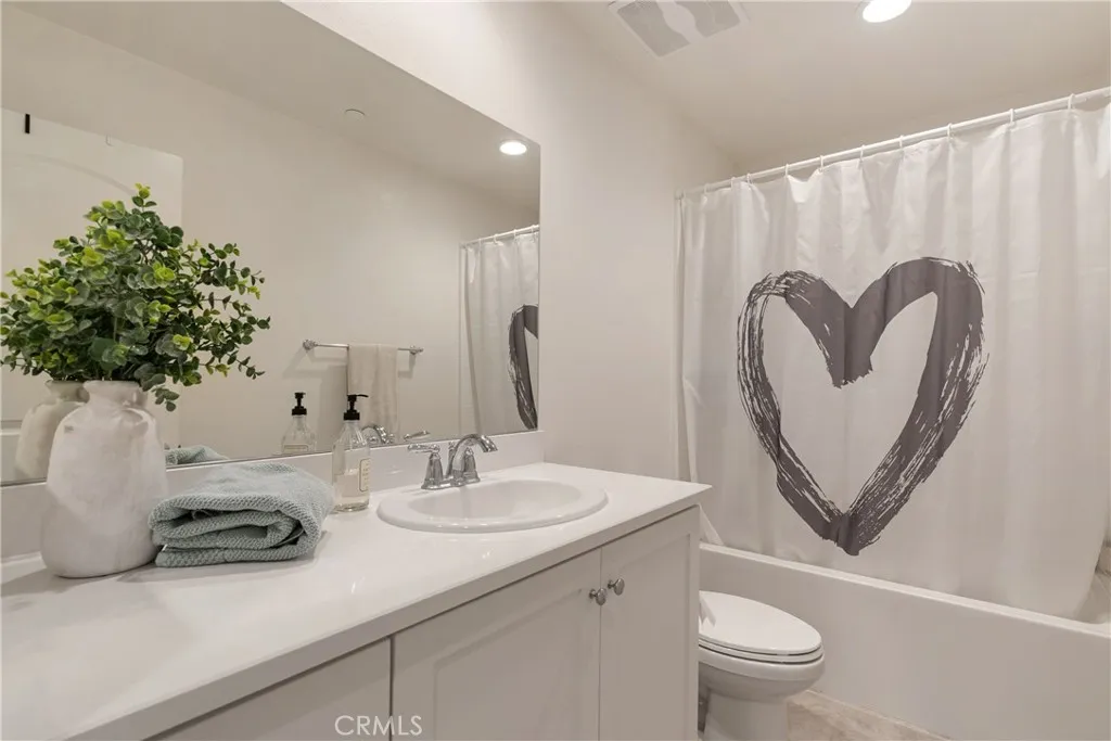 7194 Crescrendo Lane, Fontana, California 92336 home-pic-23