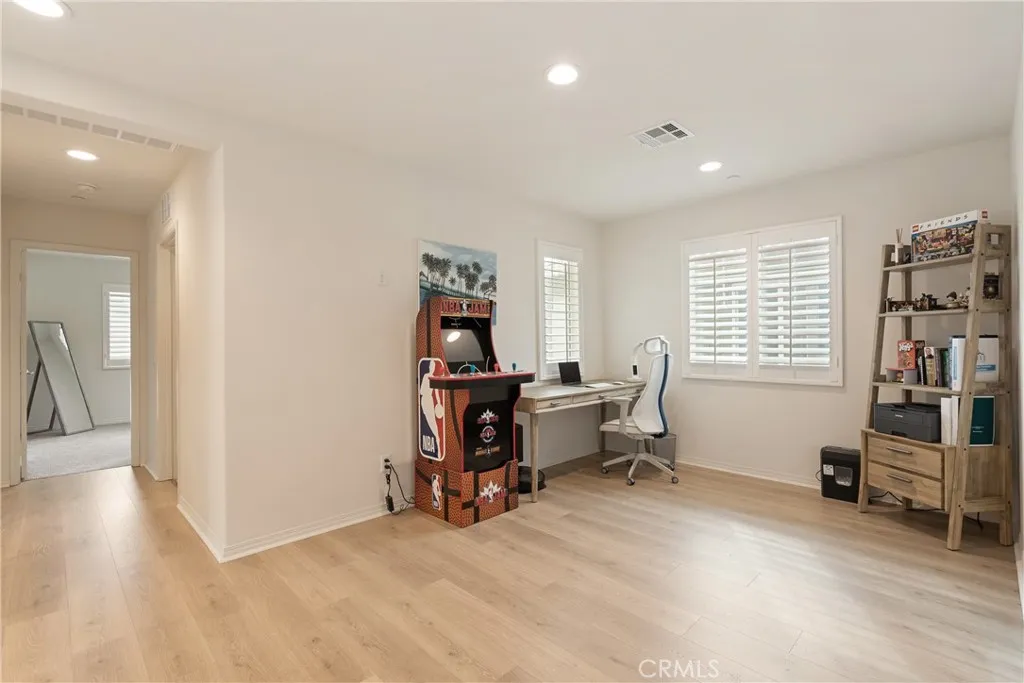 7194 Crescrendo Lane, Fontana, California 92336 home-pic-21