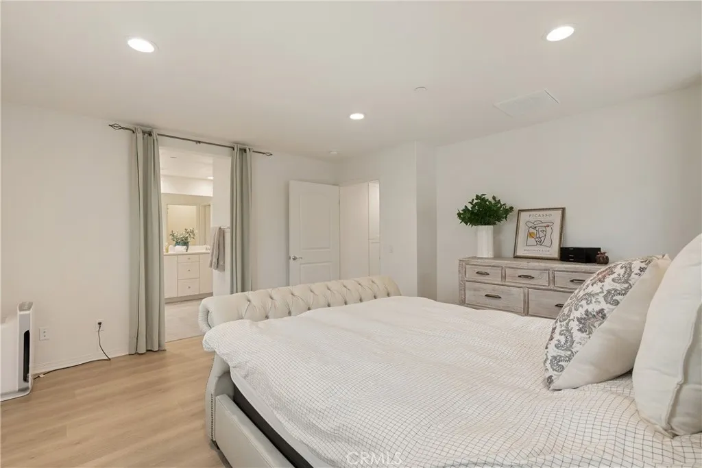 7194 Crescrendo Lane, Fontana, California 92336 home-pic-16