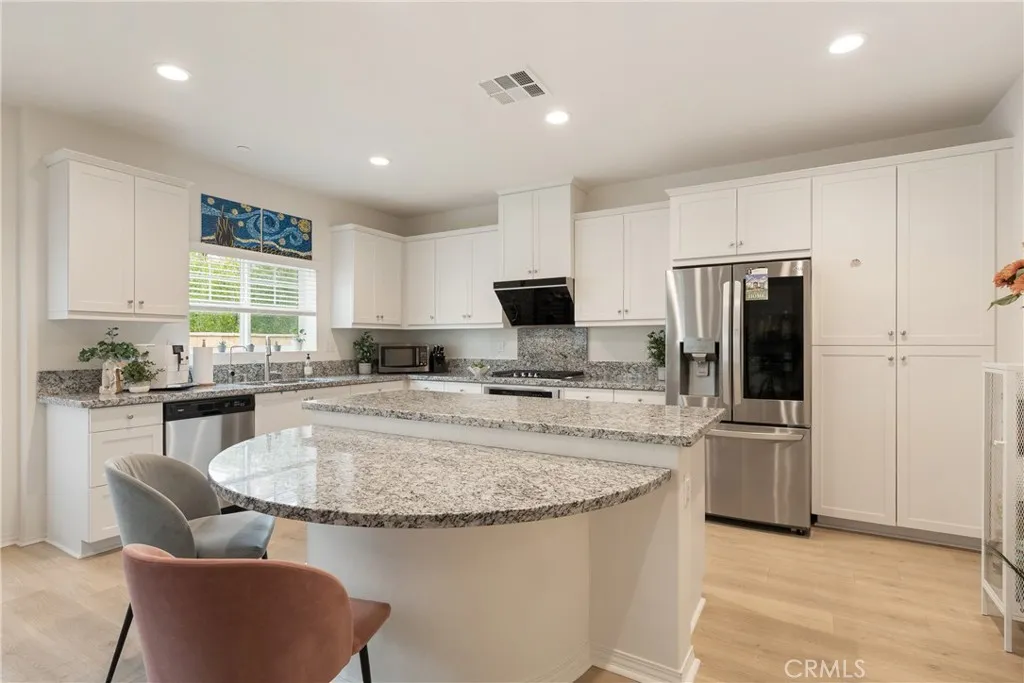 7194 Crescrendo Lane, Fontana, California 92336 home-pic-8