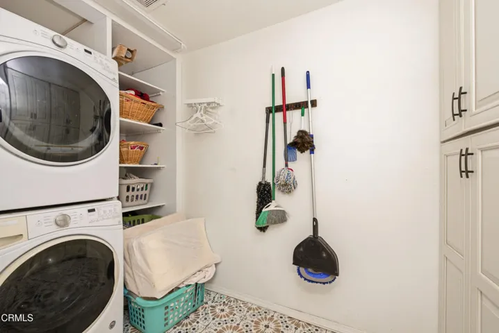 616 Island View St Fillmore-33