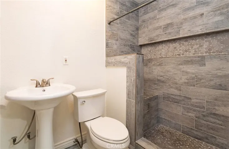 Unit B - Bathroom