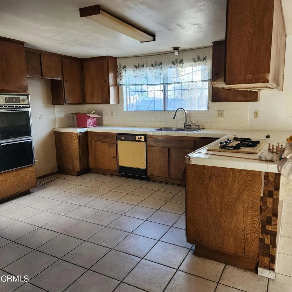 4710 Clover Drive, Oxnard, California 93033 home-pic-2