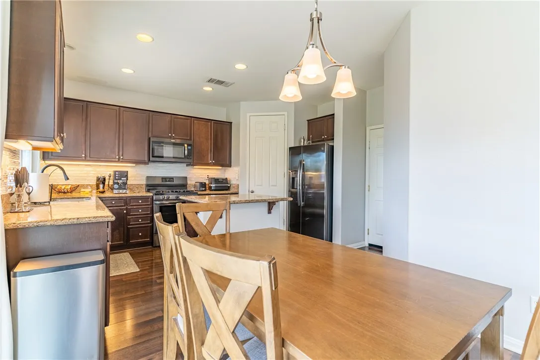 3999 Quartzite Lane, San Bernardino, California 92407 home-pic-9