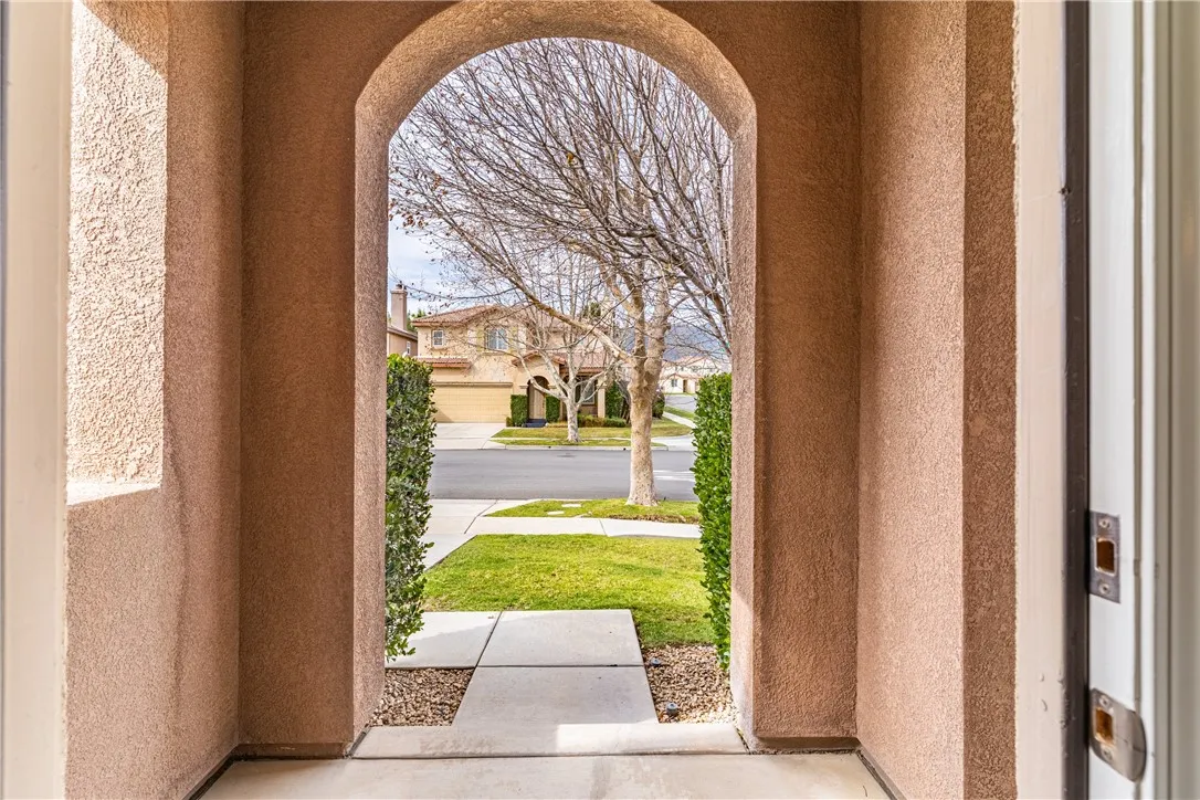 3999 Quartzite Lane, San Bernardino, California 92407 home-pic-3