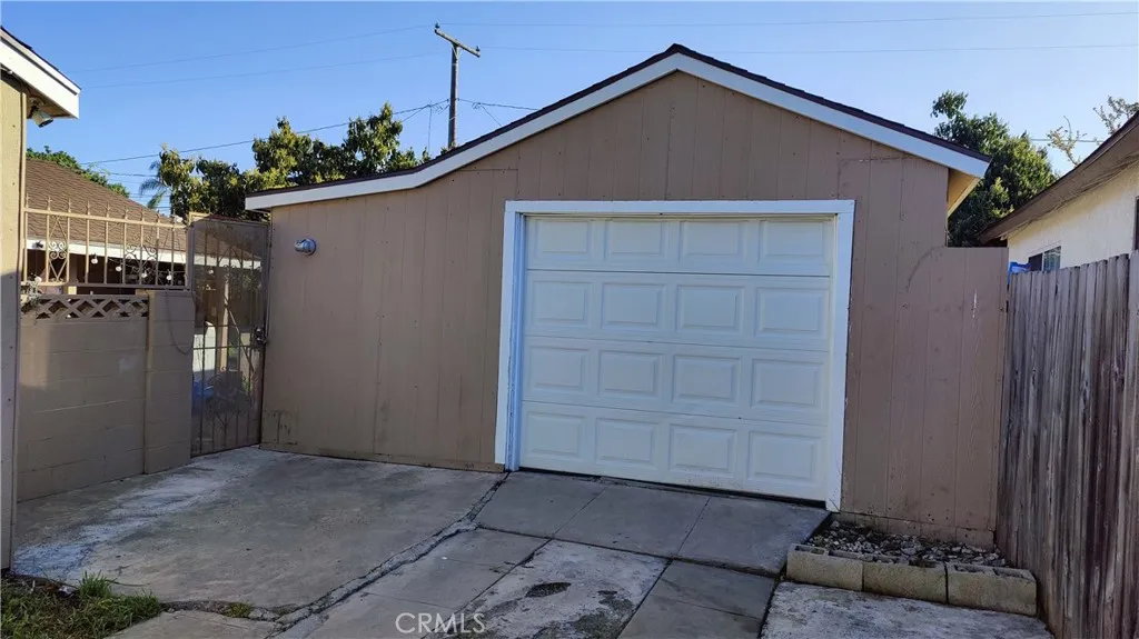 2125 Rousselle Street, Santa Ana, California 92707 home-pic-3