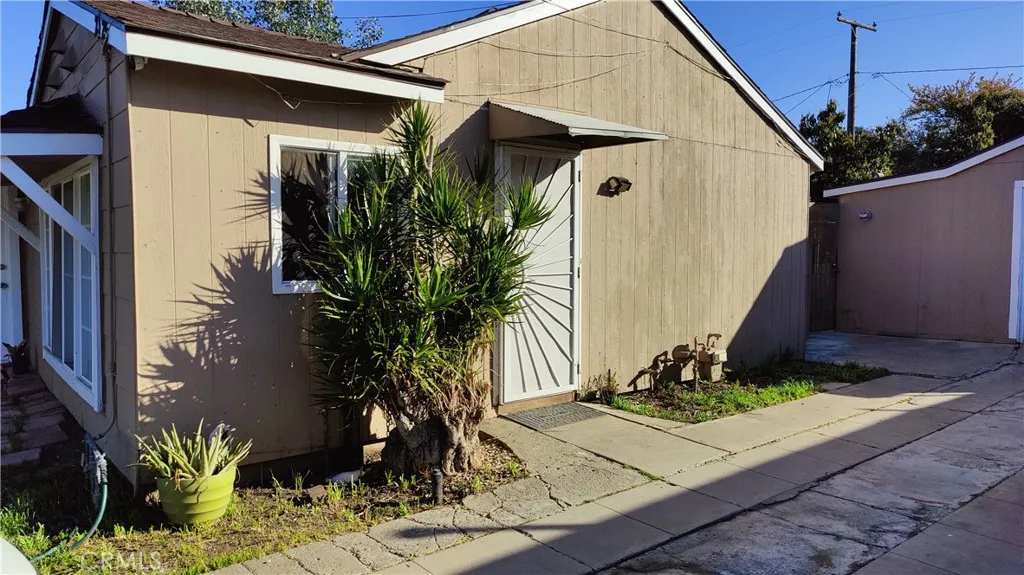 2125 Rousselle Street, Santa Ana, California 92707 home-pic-2