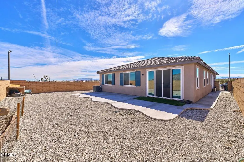 11992 Olivine Road, Victorville, California 92392 home-pic-12