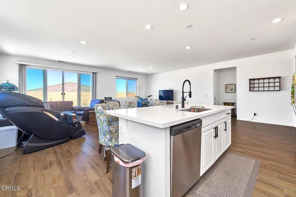 11992 Olivine Road, Victorville, California 92392 home-pic-27