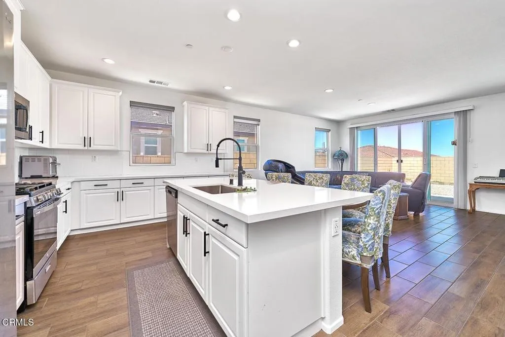 11992 Olivine Road, Victorville, California 92392 home-pic-29