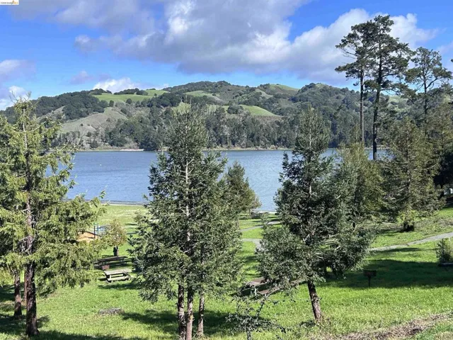 SP Reservoir is just minutes away for picnics, boating, and outdoor space