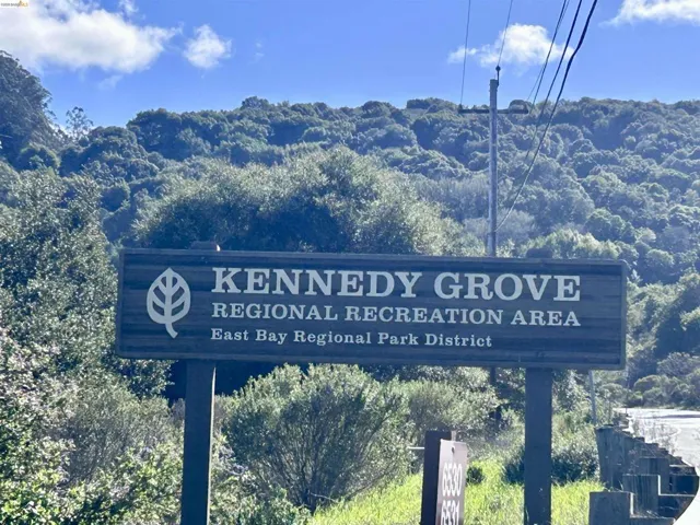 Kennedy Grove is just minutes away for picnics and outdoor space