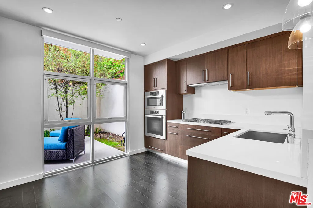 125 Pacific Street 8, Santa Monica, California 90405 home-pic-8