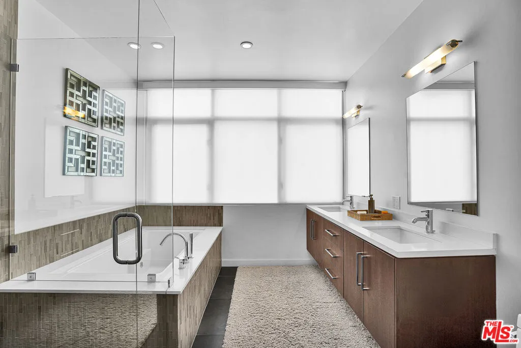125 Pacific Street 8, Santa Monica, California 90405 home-pic-16