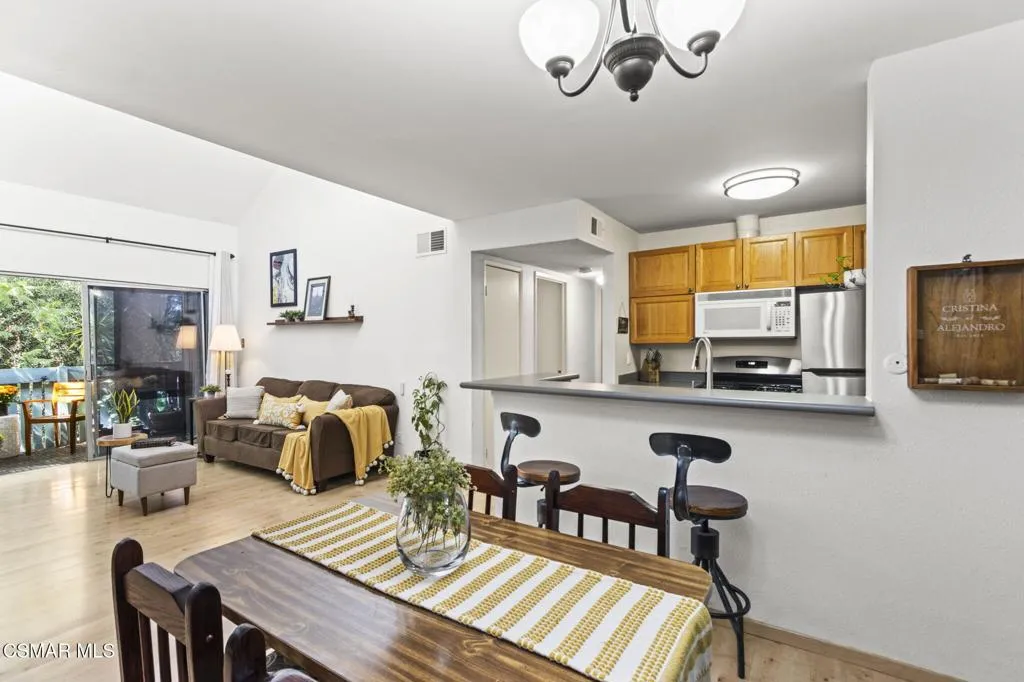 5700 Etiwanda Avenue 248, Tarzana, California 91356 home-pic-11