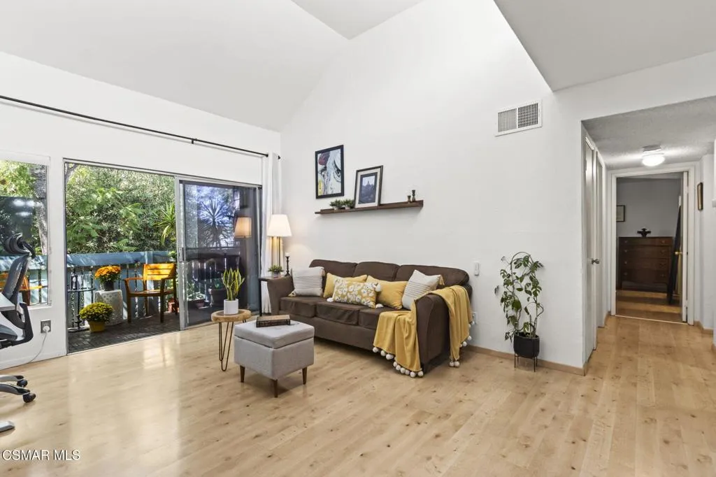 5700 Etiwanda Avenue 248, Tarzana, California 91356 home-pic-9
