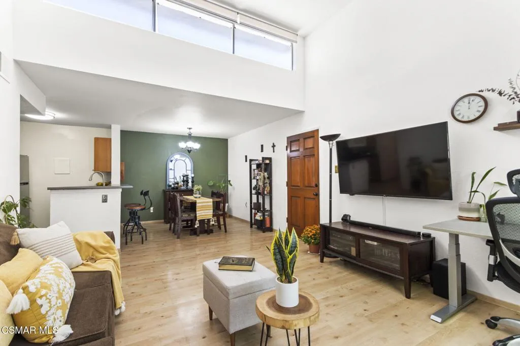 5700 Etiwanda Avenue 248, Tarzana, California 91356 home-pic-1