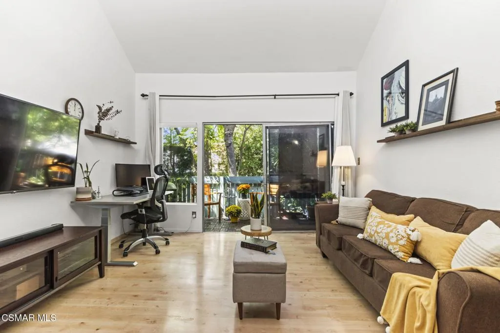 5700 Etiwanda Avenue 248, Tarzana, California 91356 home-pic-8
