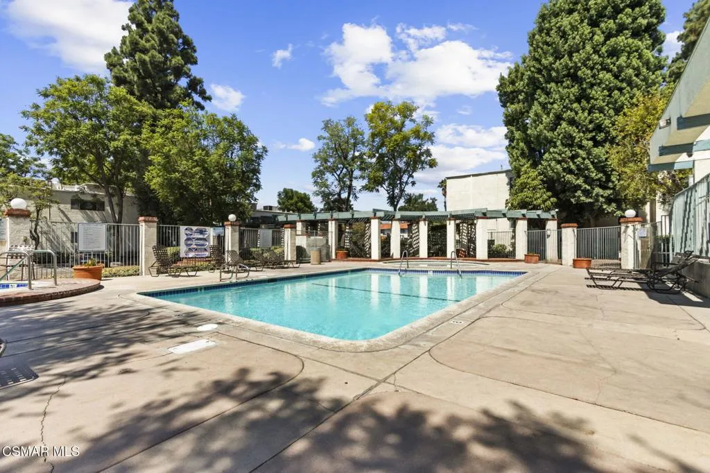 5700 Etiwanda Avenue 248, Tarzana, California 91356 home-pic-28