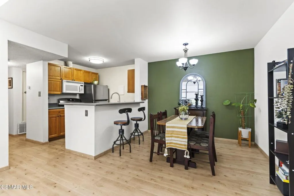 5700 Etiwanda Avenue 248, Tarzana, California 91356 home-pic-4
