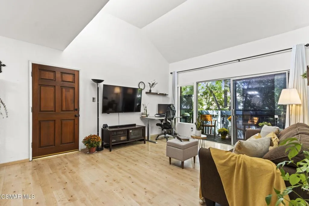 5700 Etiwanda Avenue 248, Tarzana, California 91356 home-pic-10
