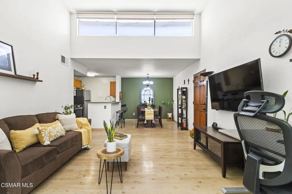 5700 Etiwanda Avenue 248, Tarzana, California 91356 home-pic-2