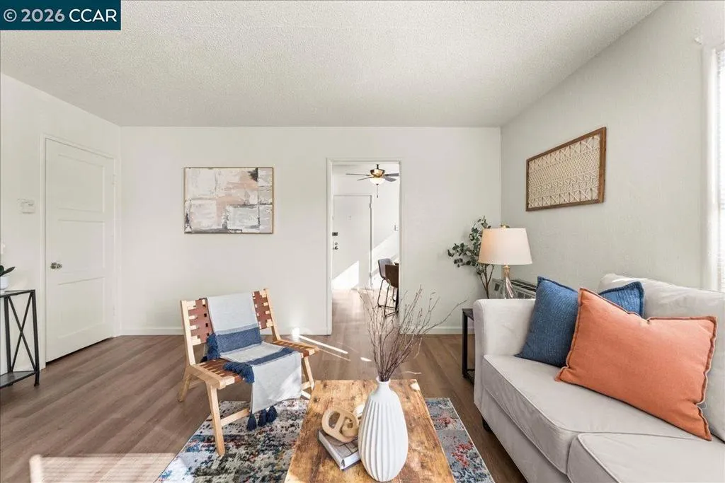 4135 4137 West St, Oakland, California 94608 home-pic-5