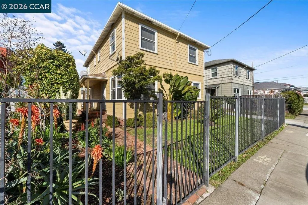 4135 4137 West St, Oakland, California 94608 home-pic-31