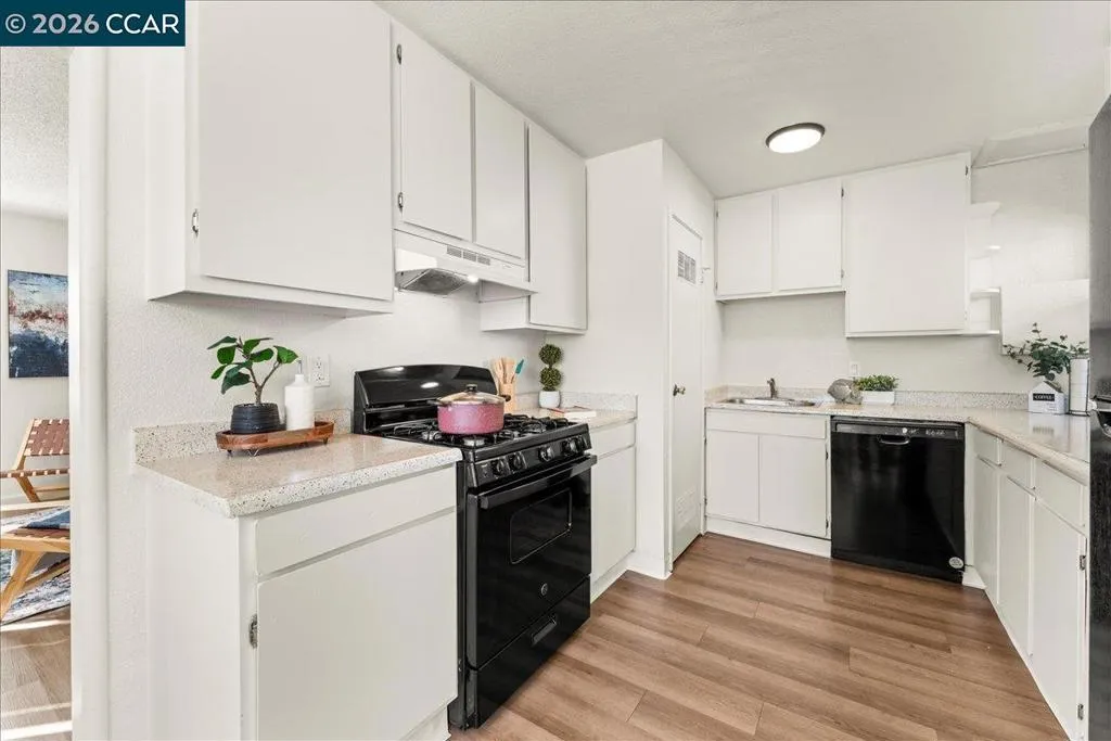 4135 4137 West St, Oakland, California 94608 home-pic-10