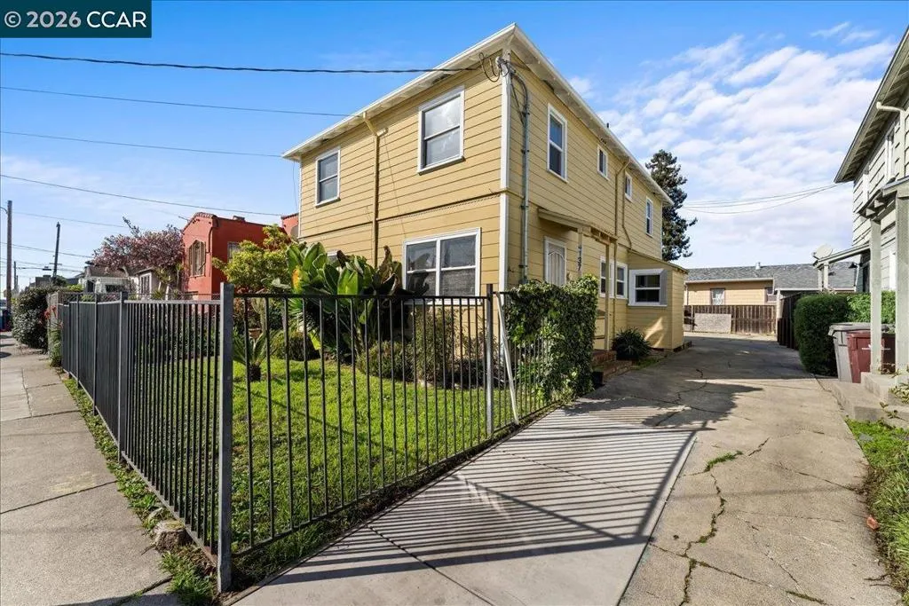 4135 4137 West St, Oakland, California 94608 home-pic-30
