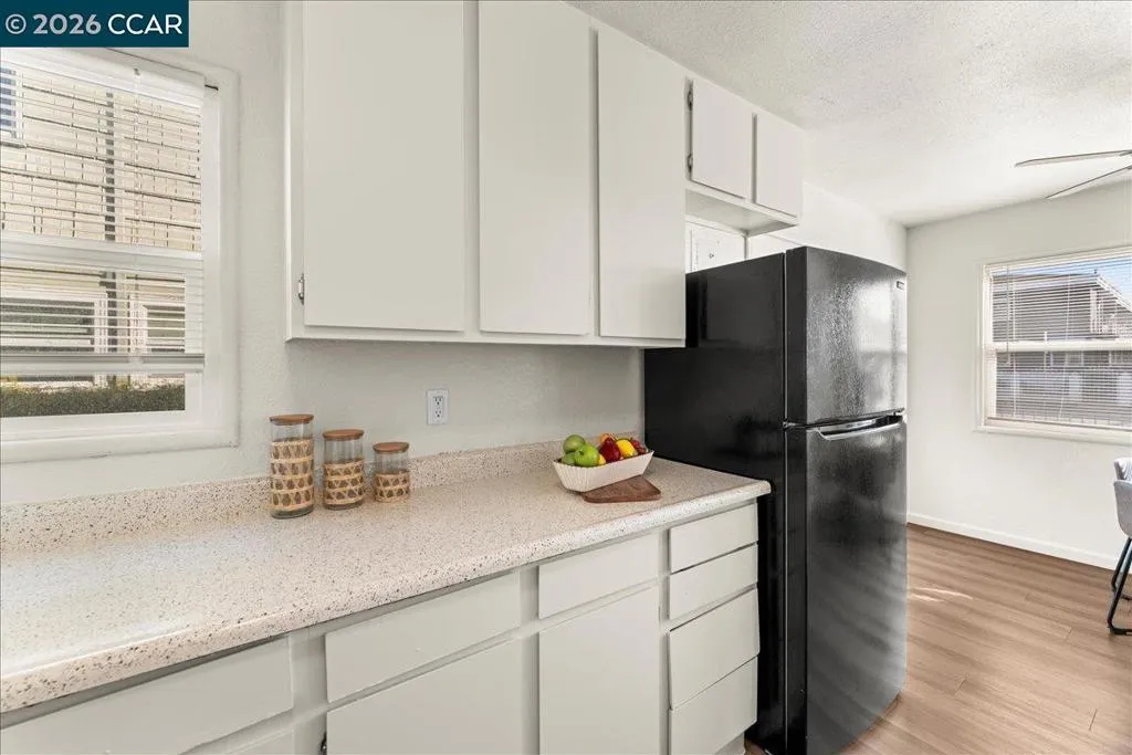 4135 4137 West St, Oakland, California 94608 home-pic-14