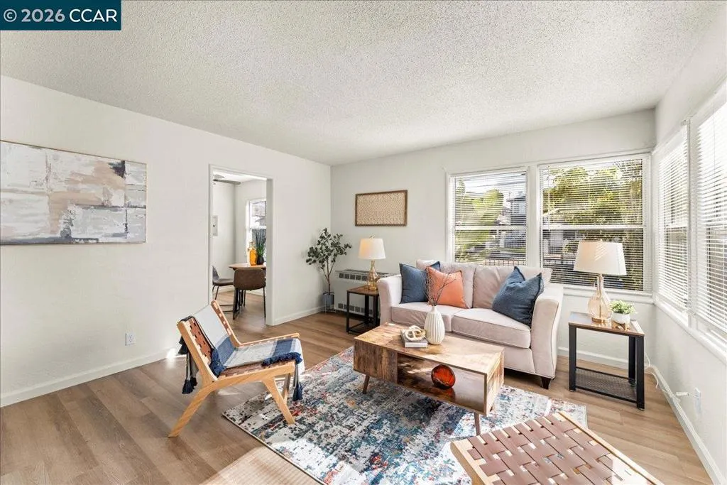 4135 4137 West St, Oakland, California 94608 home-pic-1
