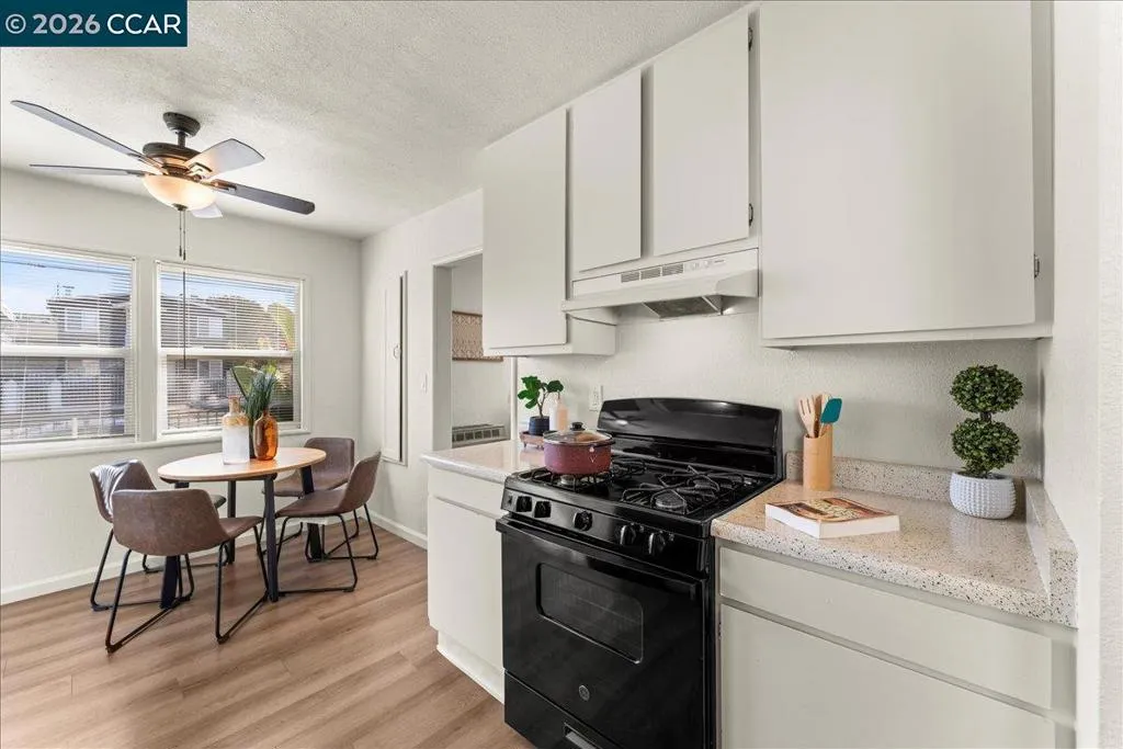 4135 4137 West St, Oakland, California 94608 home-pic-15