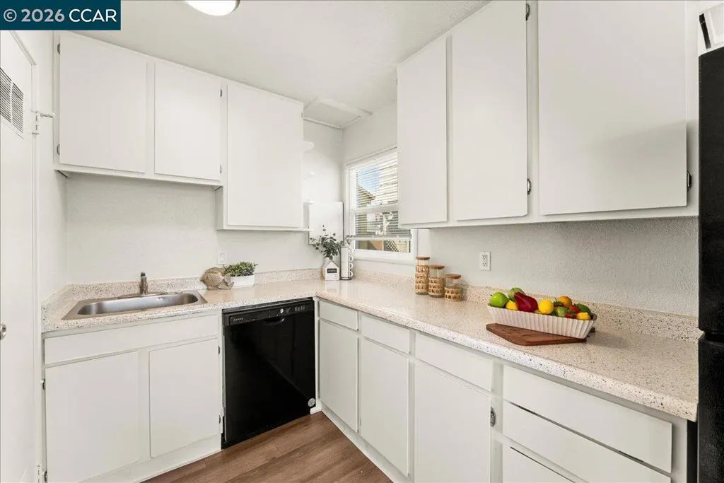 4135 4137 West St, Oakland, California 94608 home-pic-12