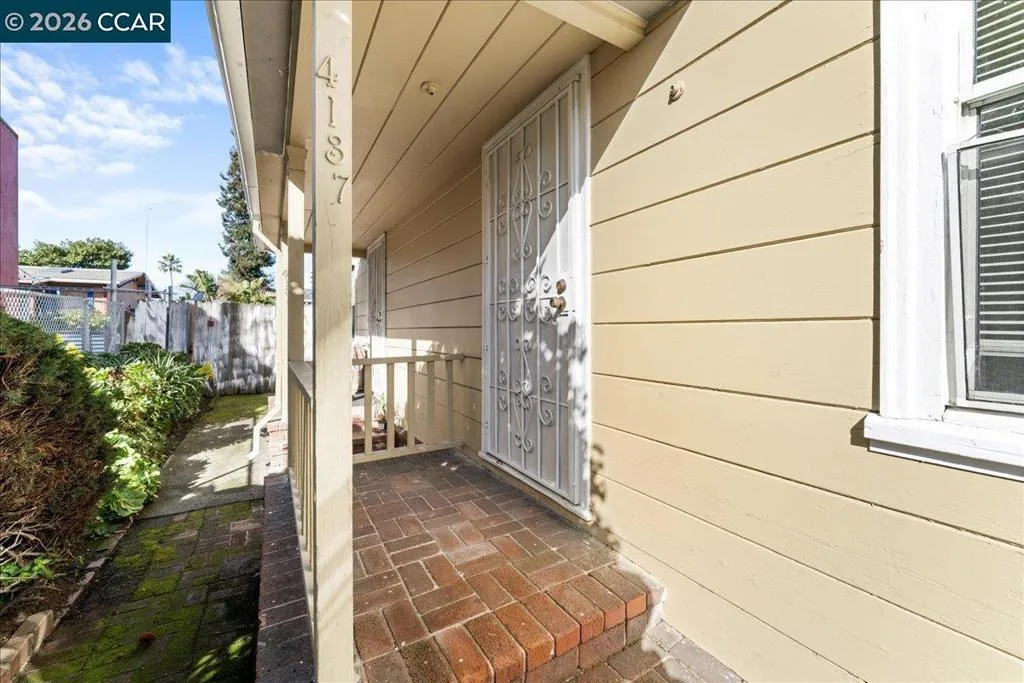 4135 4137 West St, Oakland, California 94608 home-pic-25