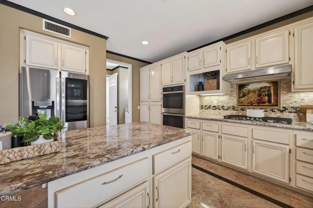 1979 Newcastle Drive, Oxnard, California 93036 home-pic-14