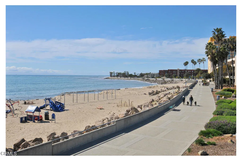 1979 Newcastle Drive, Oxnard, California 93036 home-pic-63