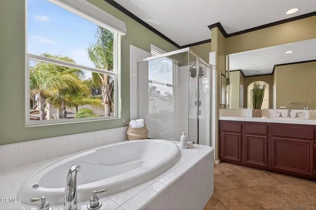 1979 Newcastle Drive, Oxnard, California 93036 home-pic-25